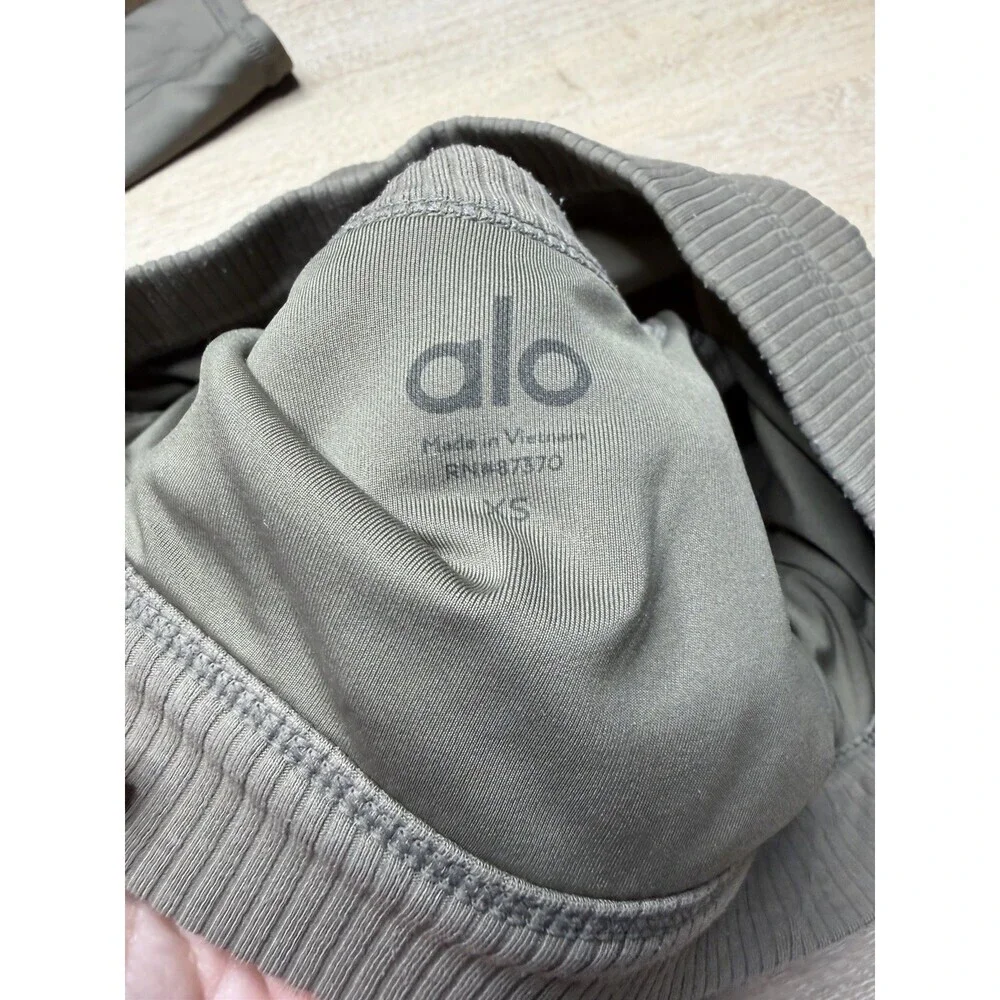 Alo Yoga SET Airlift Full Length Leggings AND Wellness Ribbed Bra in Gravel XS